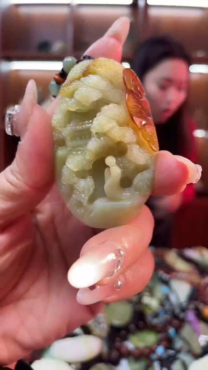 未镶嵌蛇纹石玉吊坠     