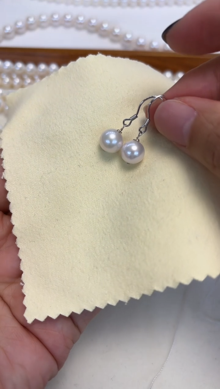 银S925镶嵌耳饰淡水珍珠8MM左右 无核