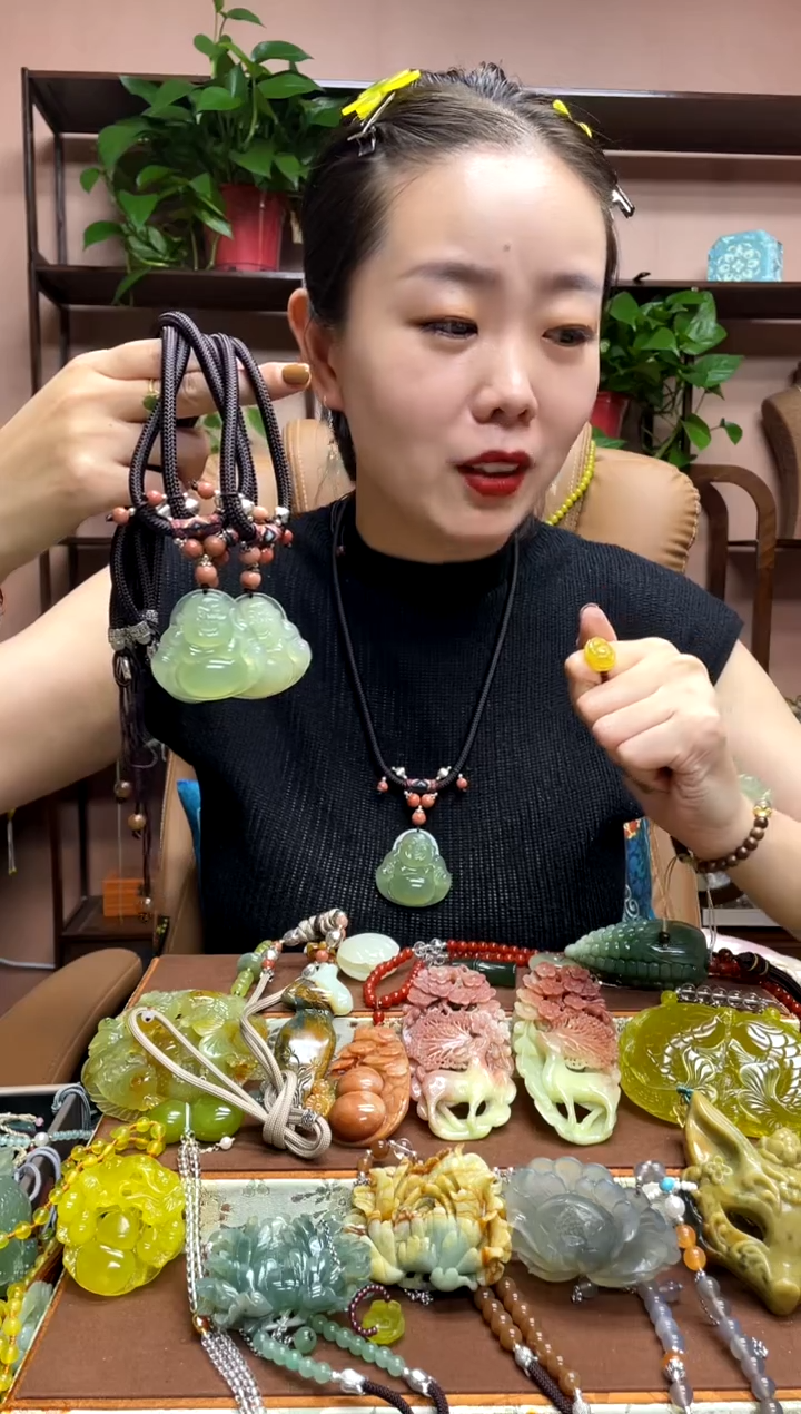 未镶嵌岫玉吊坠多样性发货发其中之一