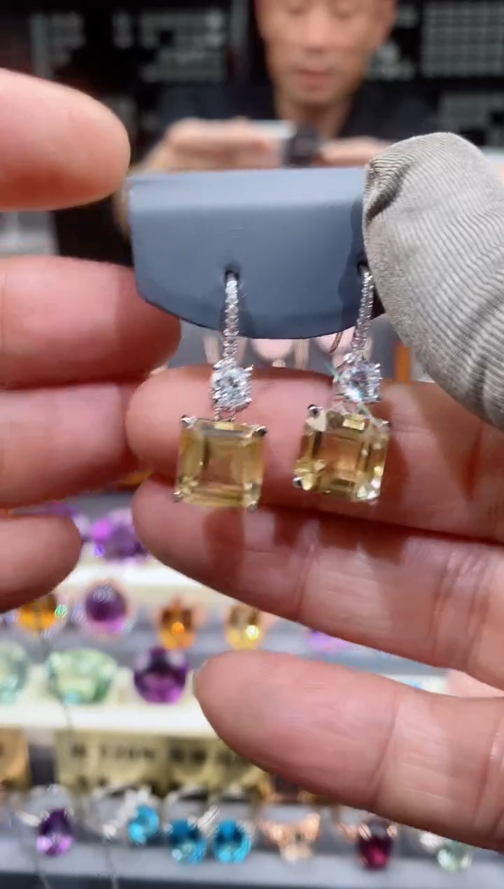 【闪购商品】黄晶耳钉银S925镶嵌黄晶耳钉