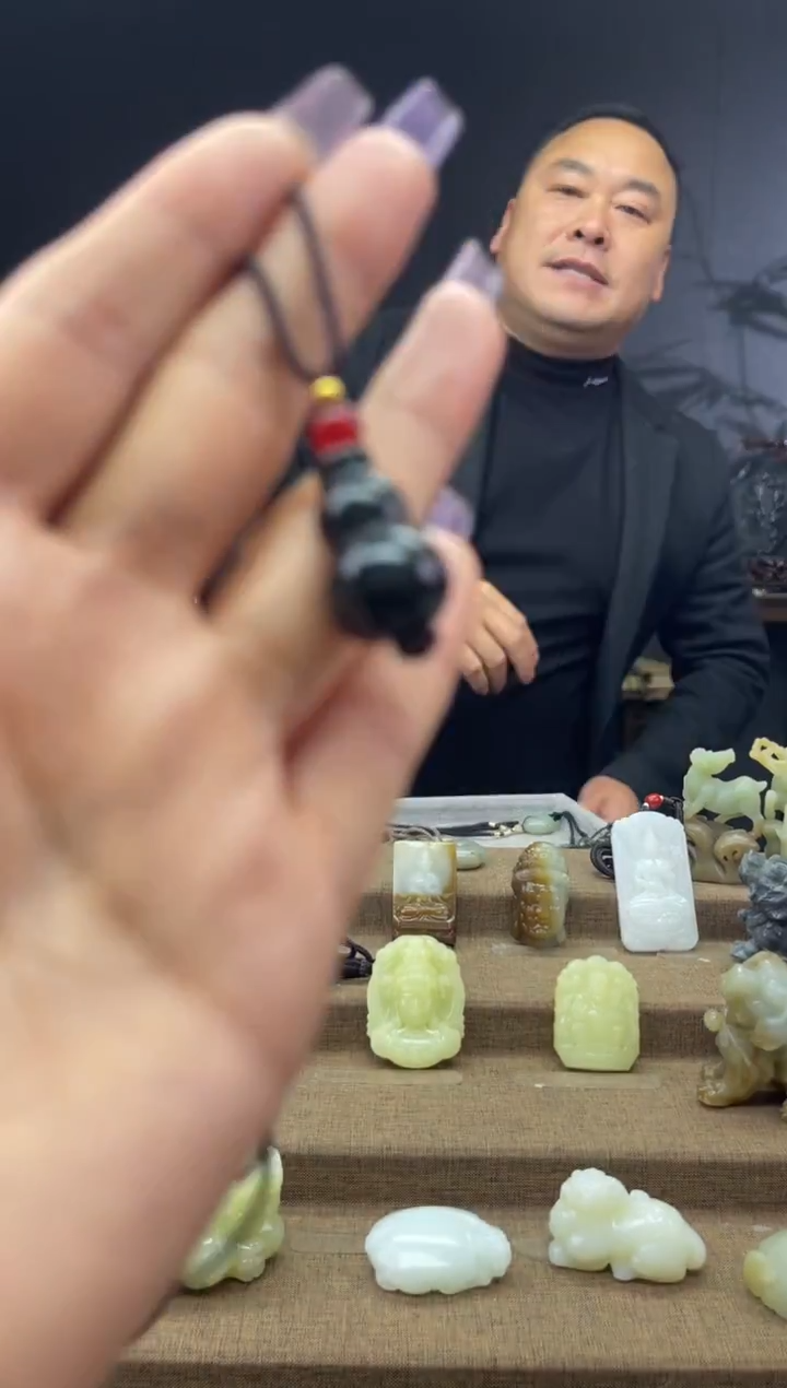 颈饰未镶嵌和田玉1