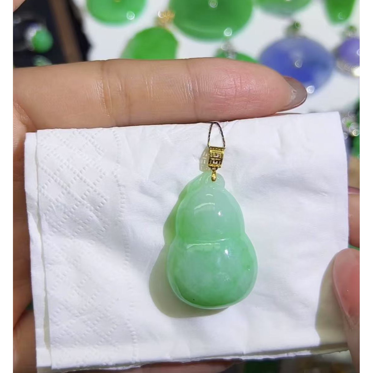 天然A翡翠葫芦吊坠一件