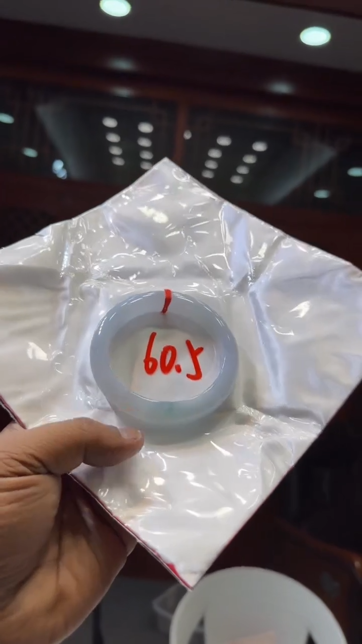 翡翠手镯未镶嵌手镯