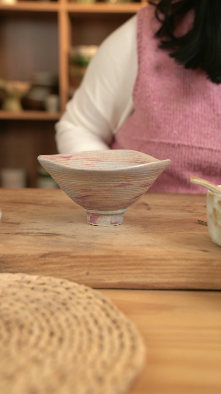 【闪购商品】紫色的7英寸花边螺纹斗笠碗