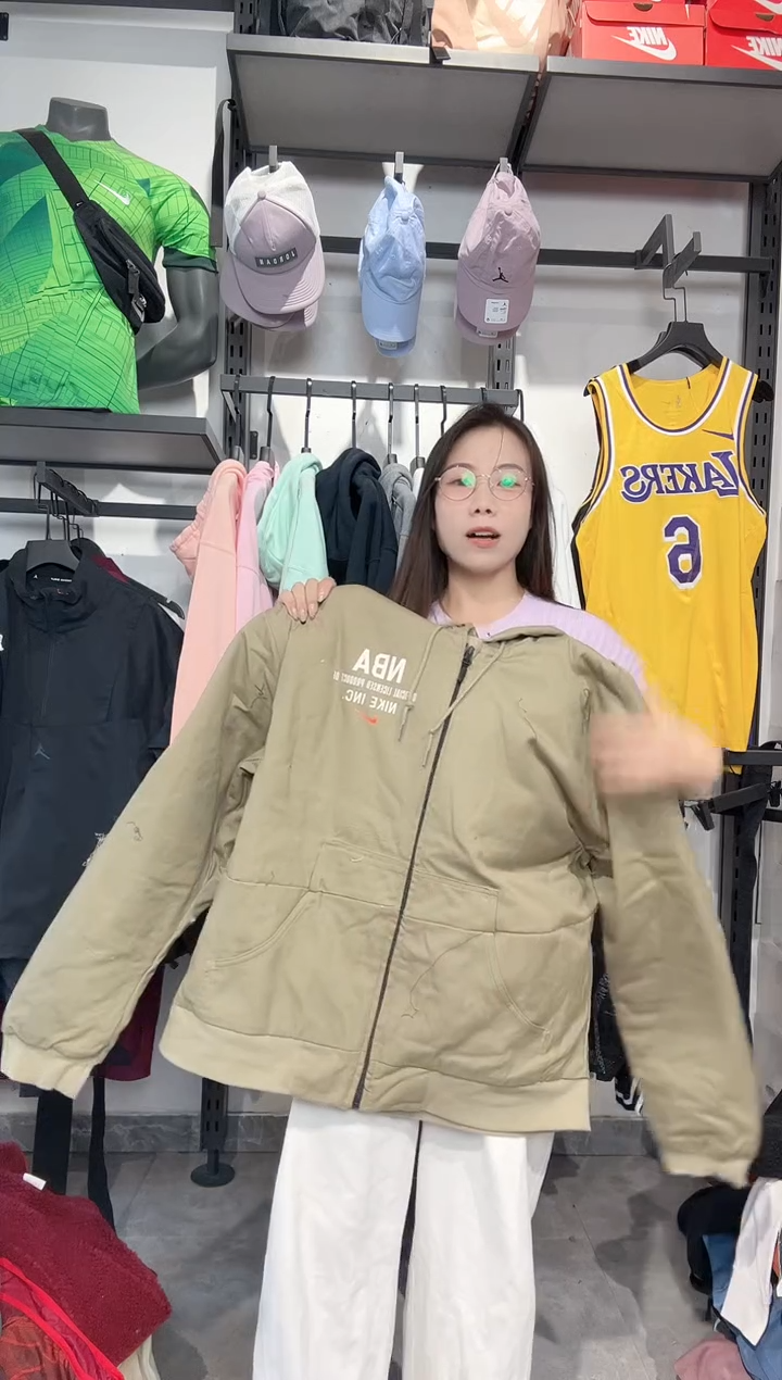 1143   编码 瑕疵款直播间过款为准 尺码 XL180