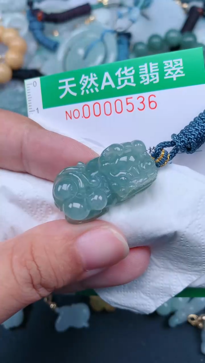 翡翠未镶嵌颈饰.0000536