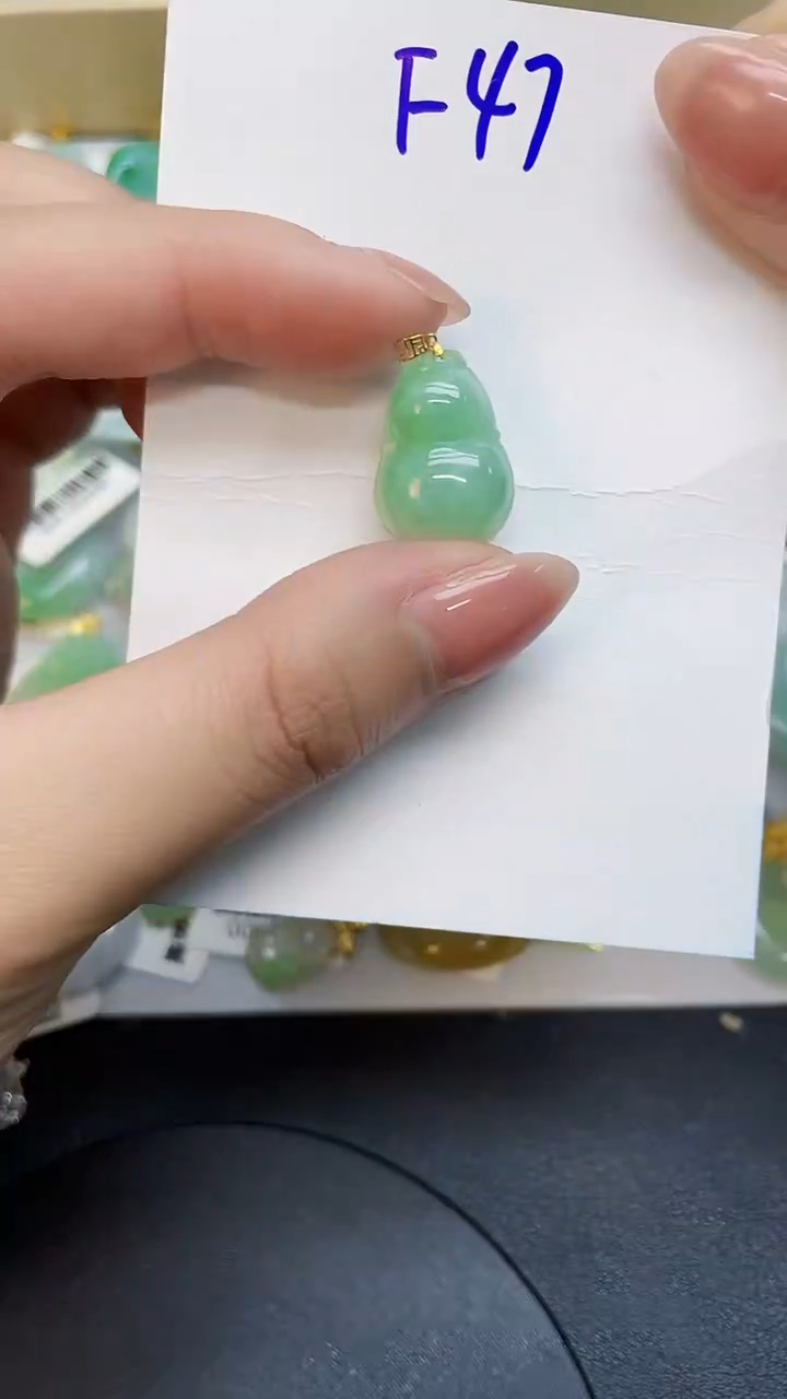 翡翠18K金镶嵌颈饰0000000000