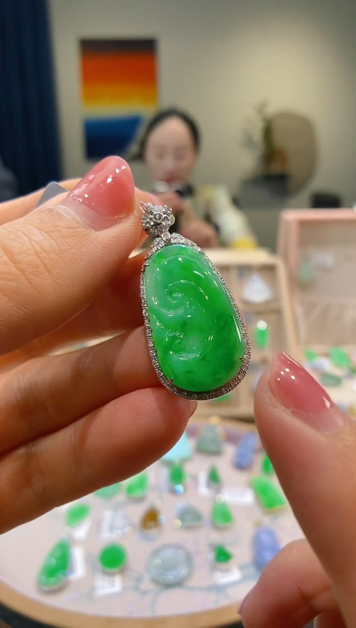 【闪购商品】翡翠吊坠(不含链)18K金镶嵌如意