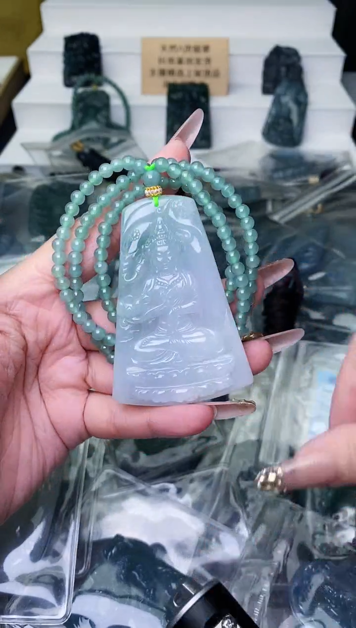 颈饰未镶嵌翡翠 