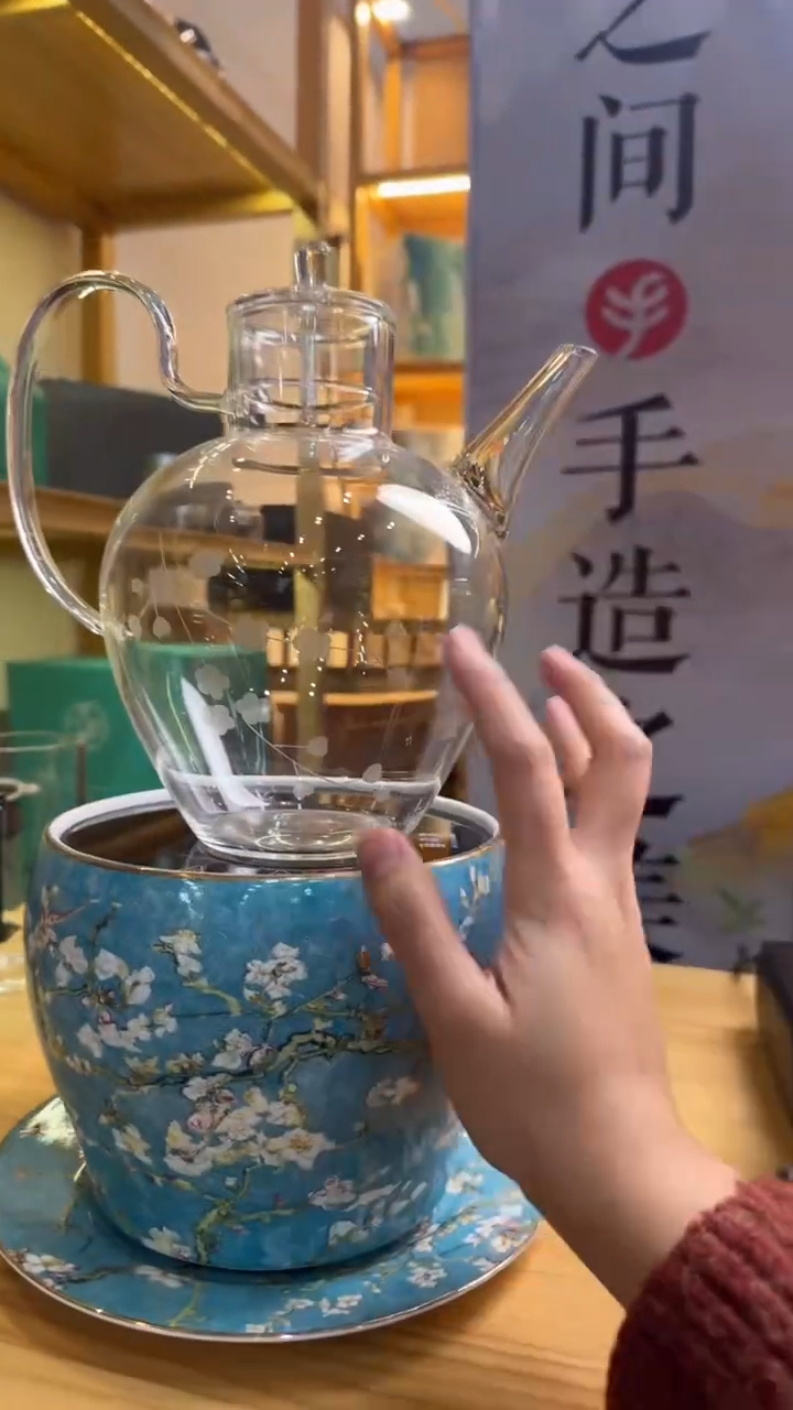 大执壶透把雕刻梅花