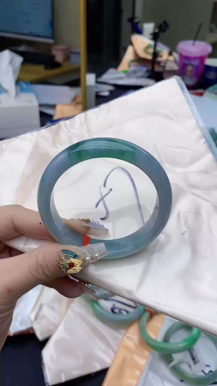 【闪购商品】翡翠手镯未镶嵌1068553794