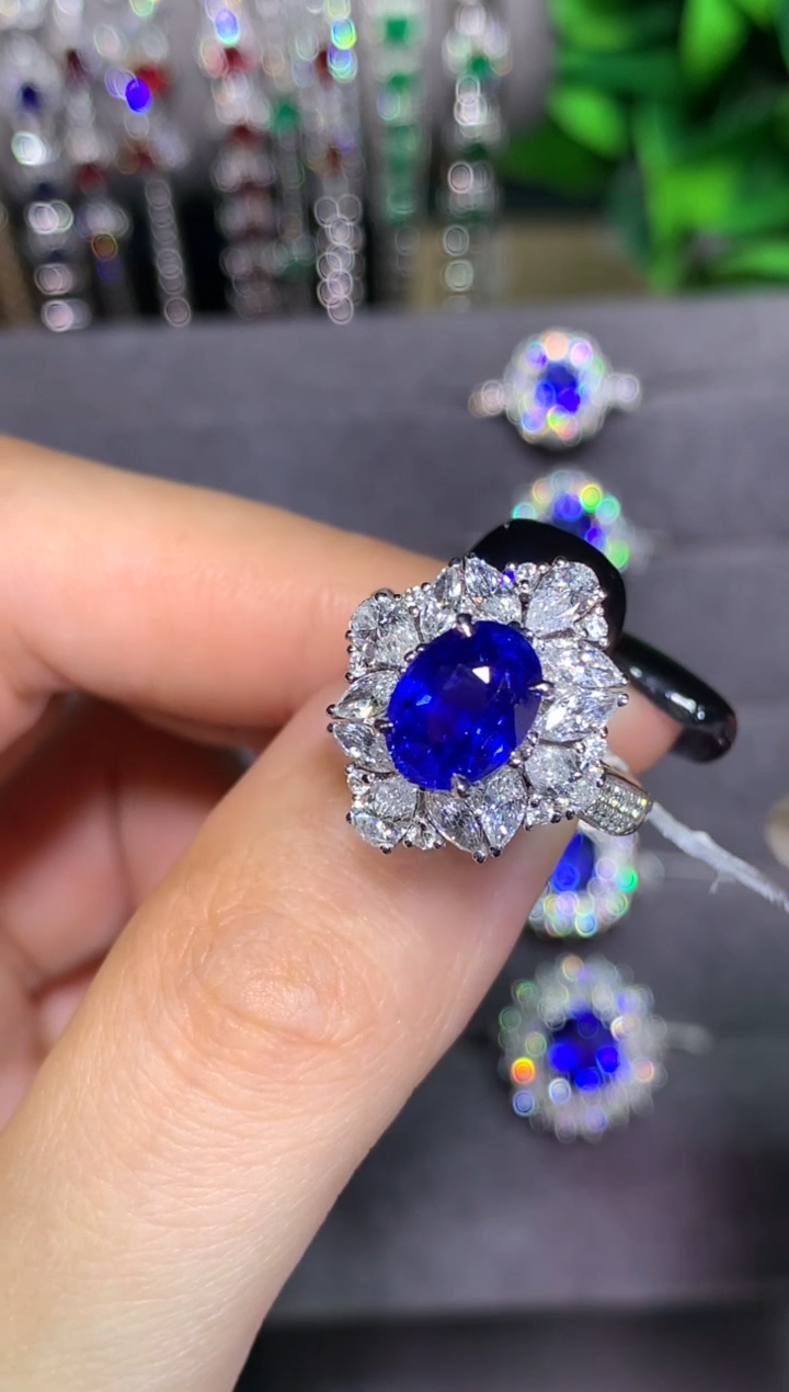 戒指蓝宝石18K金镶嵌3.1ct