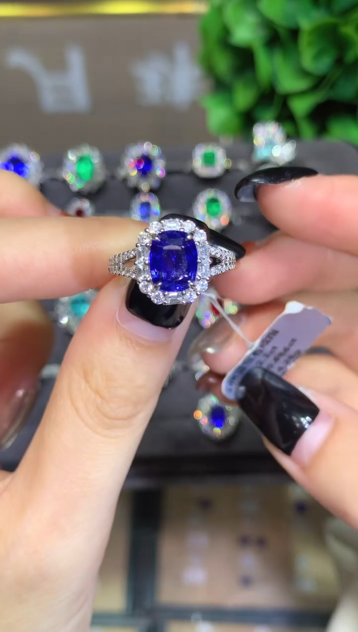戒指蓝宝石18K金镶嵌2.1CT