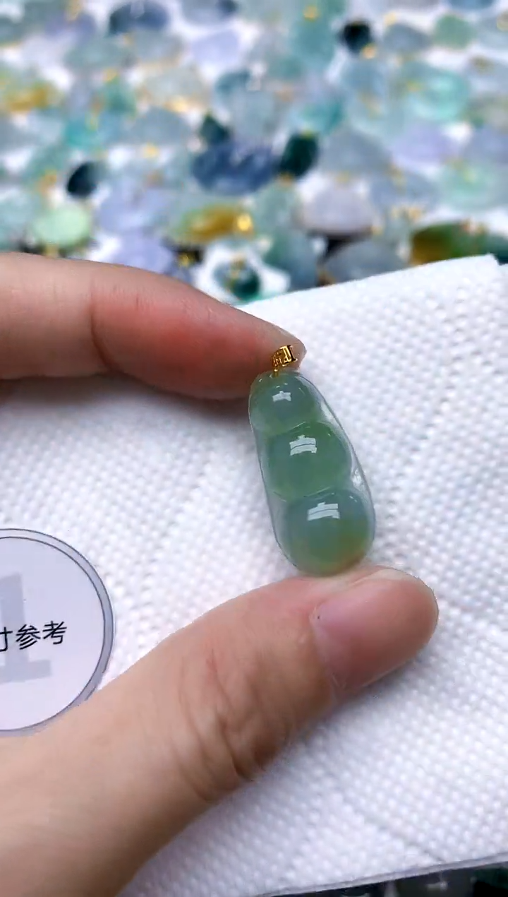 颈饰18K金镶嵌翡翠天然A货翡翠