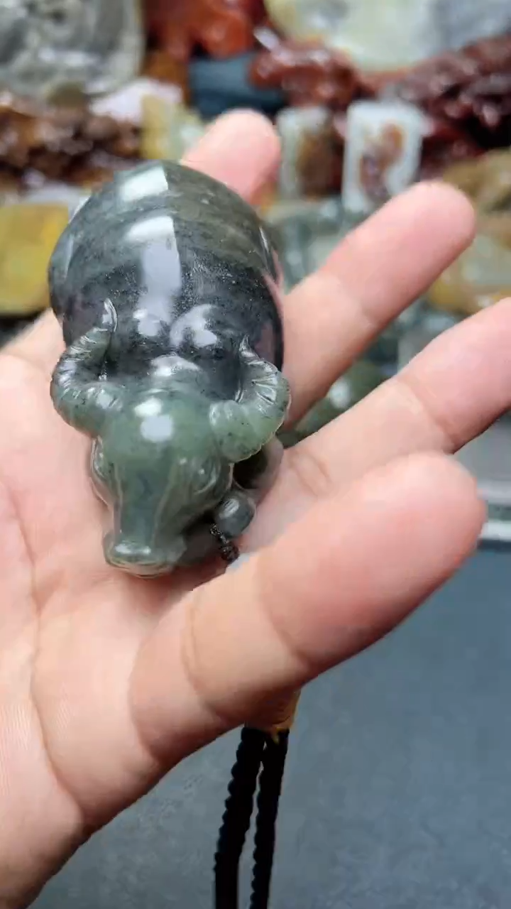 和田玉未镶嵌把件-