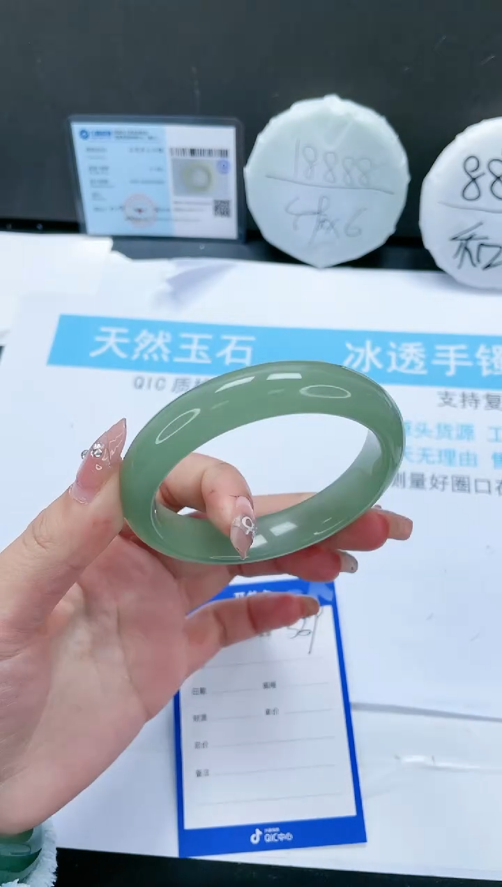 【闪购商品】石英质玉手镯未镶嵌359-58.2