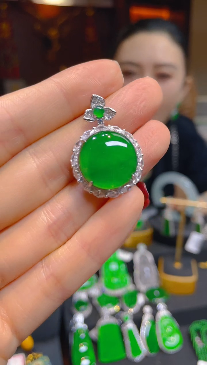 【闪购商品】翡翠颈饰银S925镶嵌121360天然A货翡翠蛋面吊坠