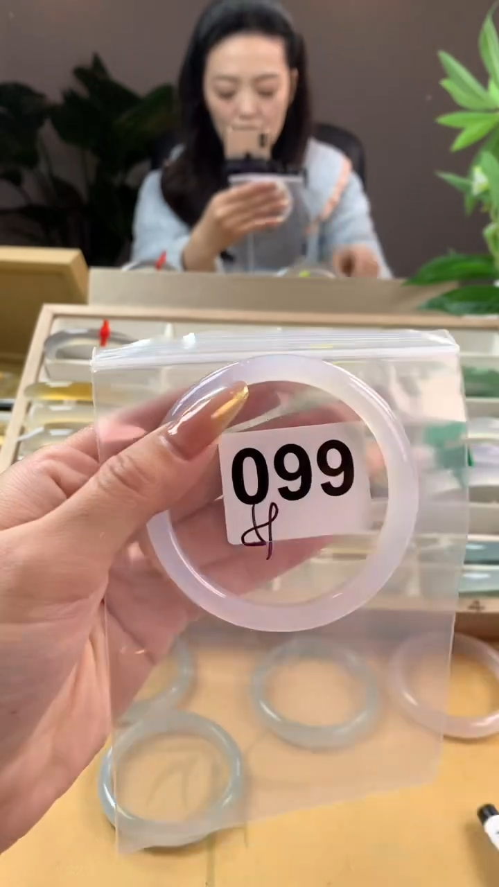【闪购商品】玛瑙/玉髓手镯未镶嵌099