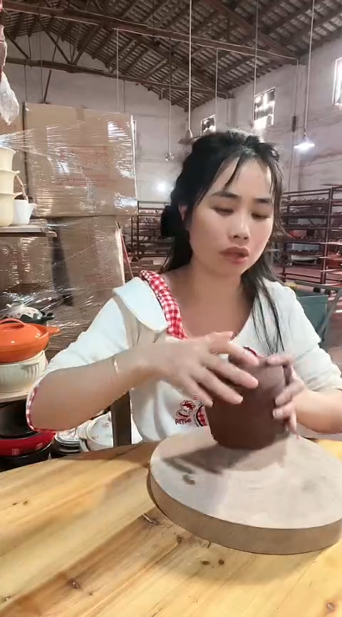 陶明显瑕疵紫砂炖盅不圆色差