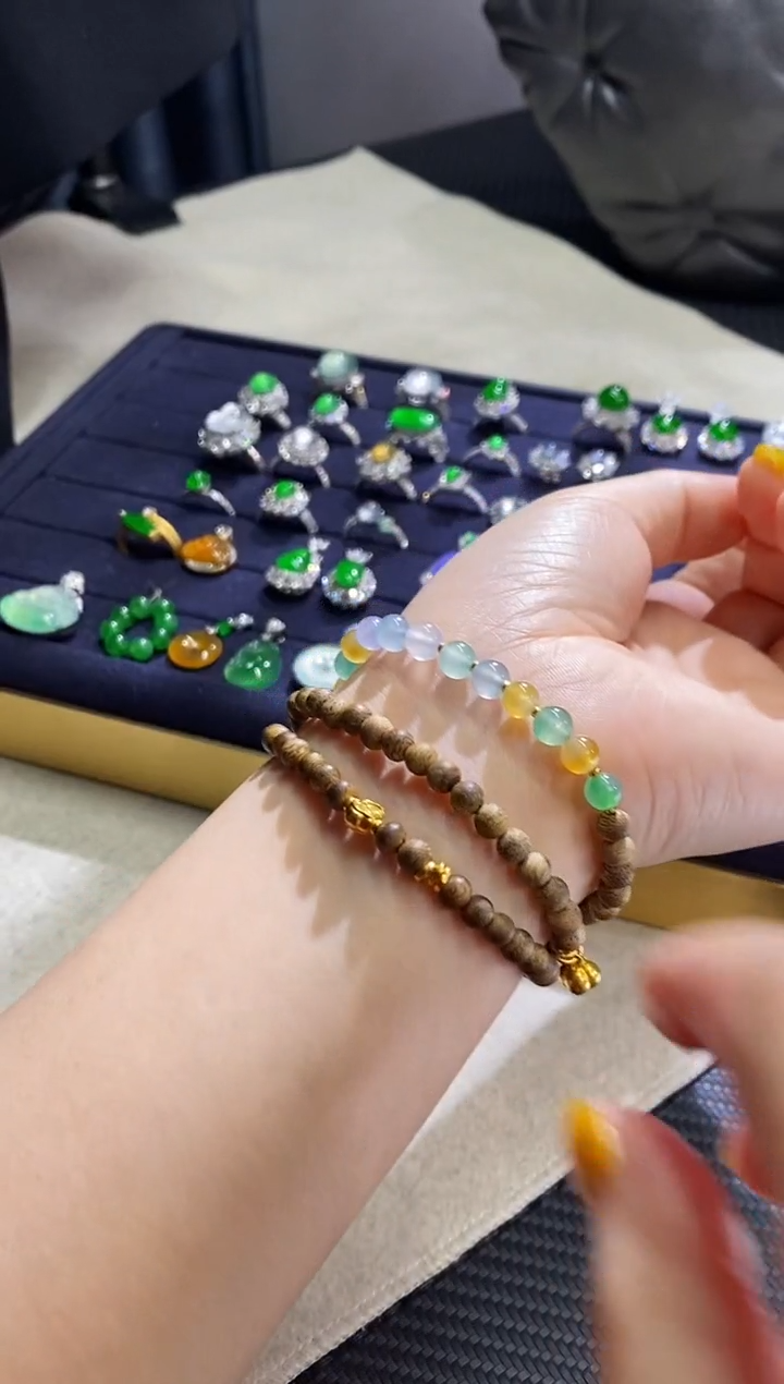 【闪购商品】翡翠挂件未镶嵌一手