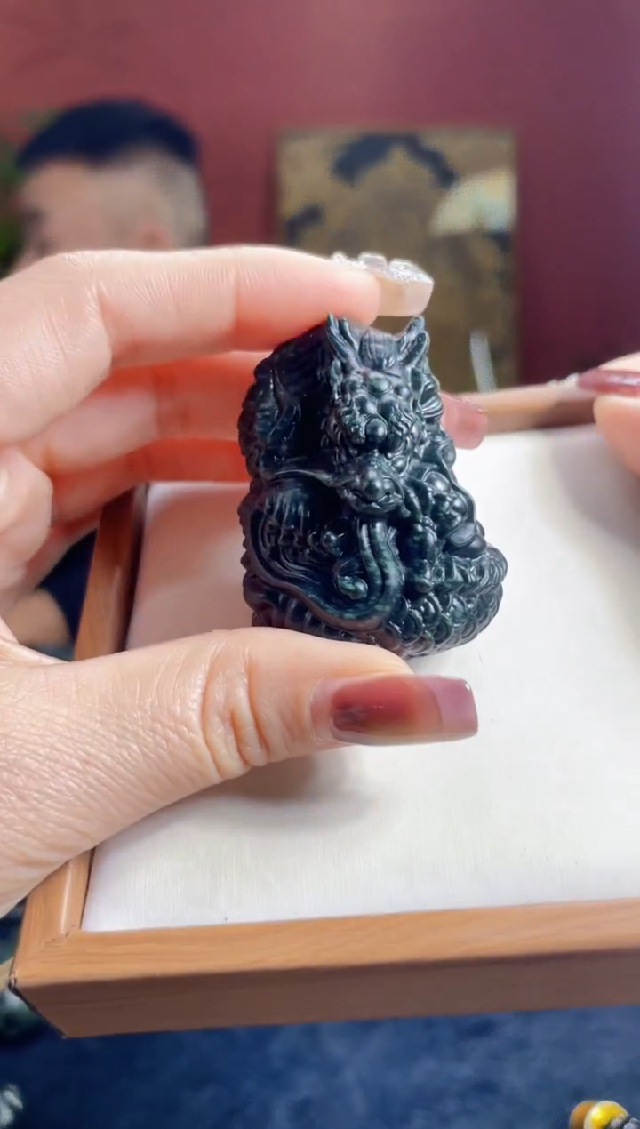 未镶嵌和田玉摆件龙
