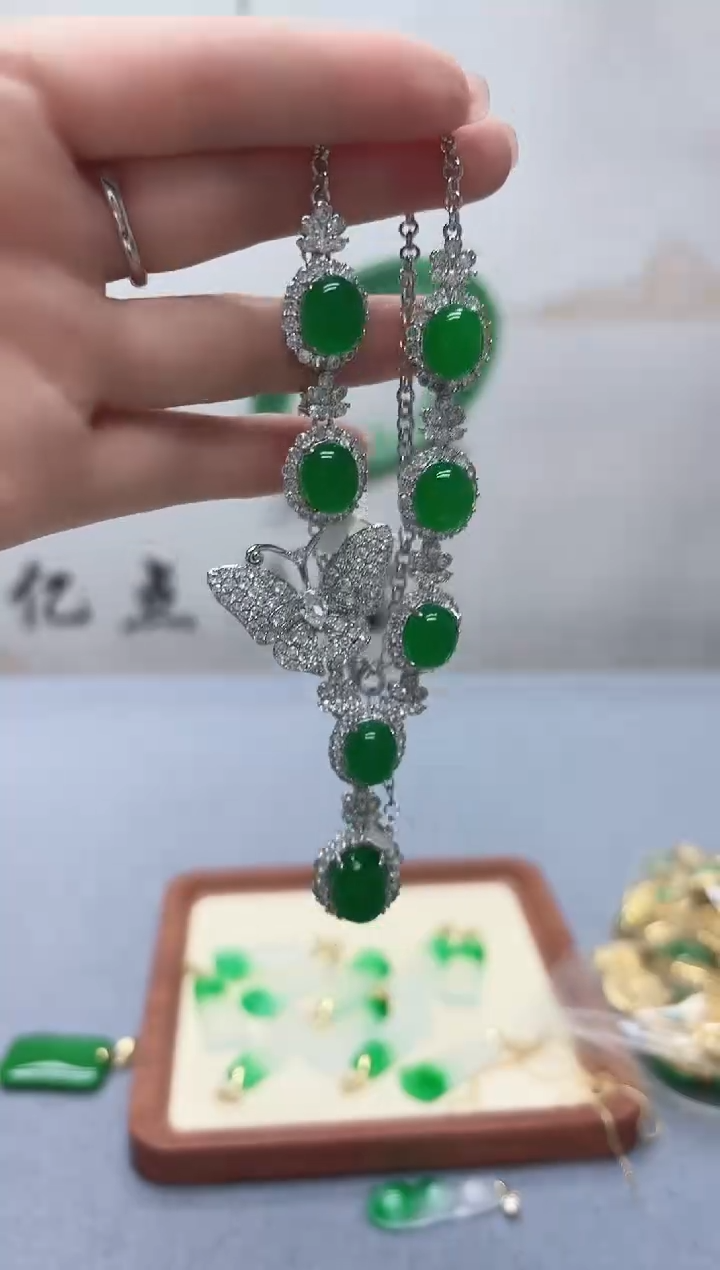 北**娘高货蝴蝶扣头满绿豪镶