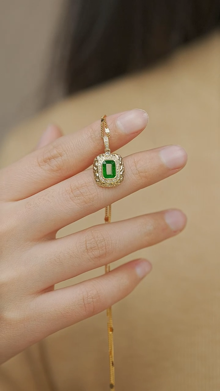 【闪购商品】祖母绿吊坠(不含链)18K金镶嵌0.98ct