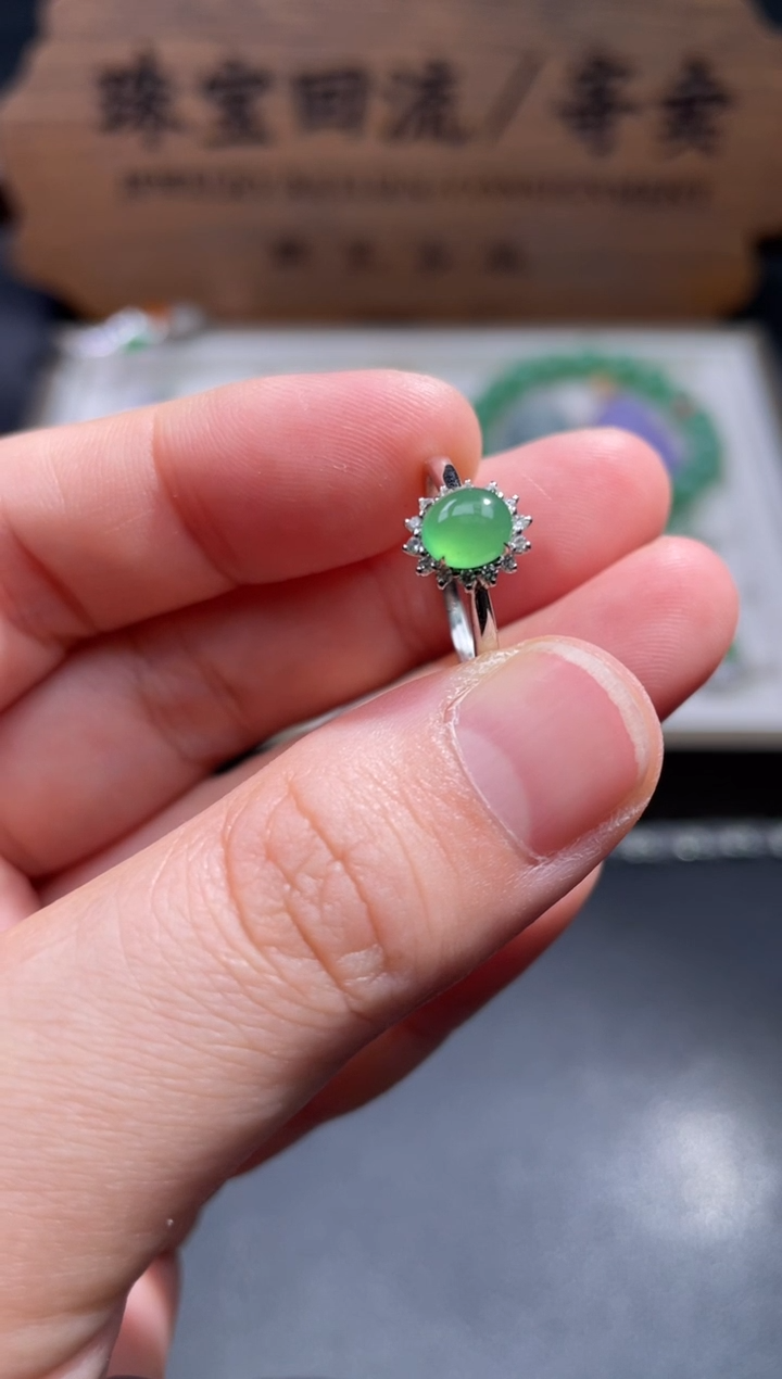 【闪购商品】翡翠戒指18K金镶嵌22.........
