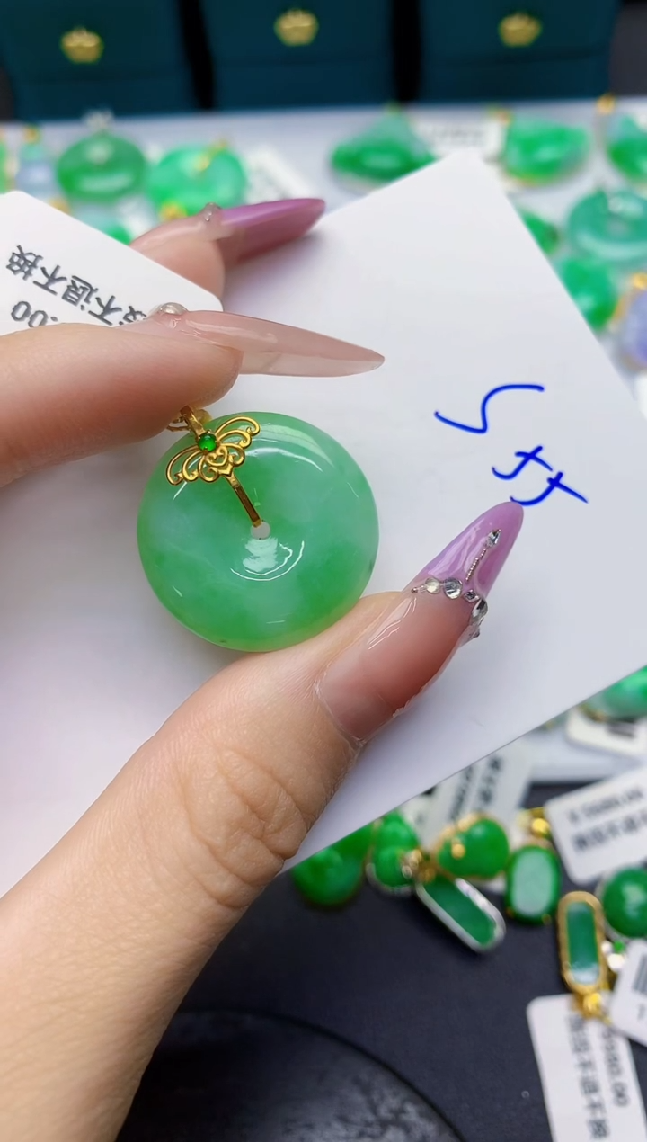 颈饰18K金镶嵌翡翠缅甸天然翡翠A货