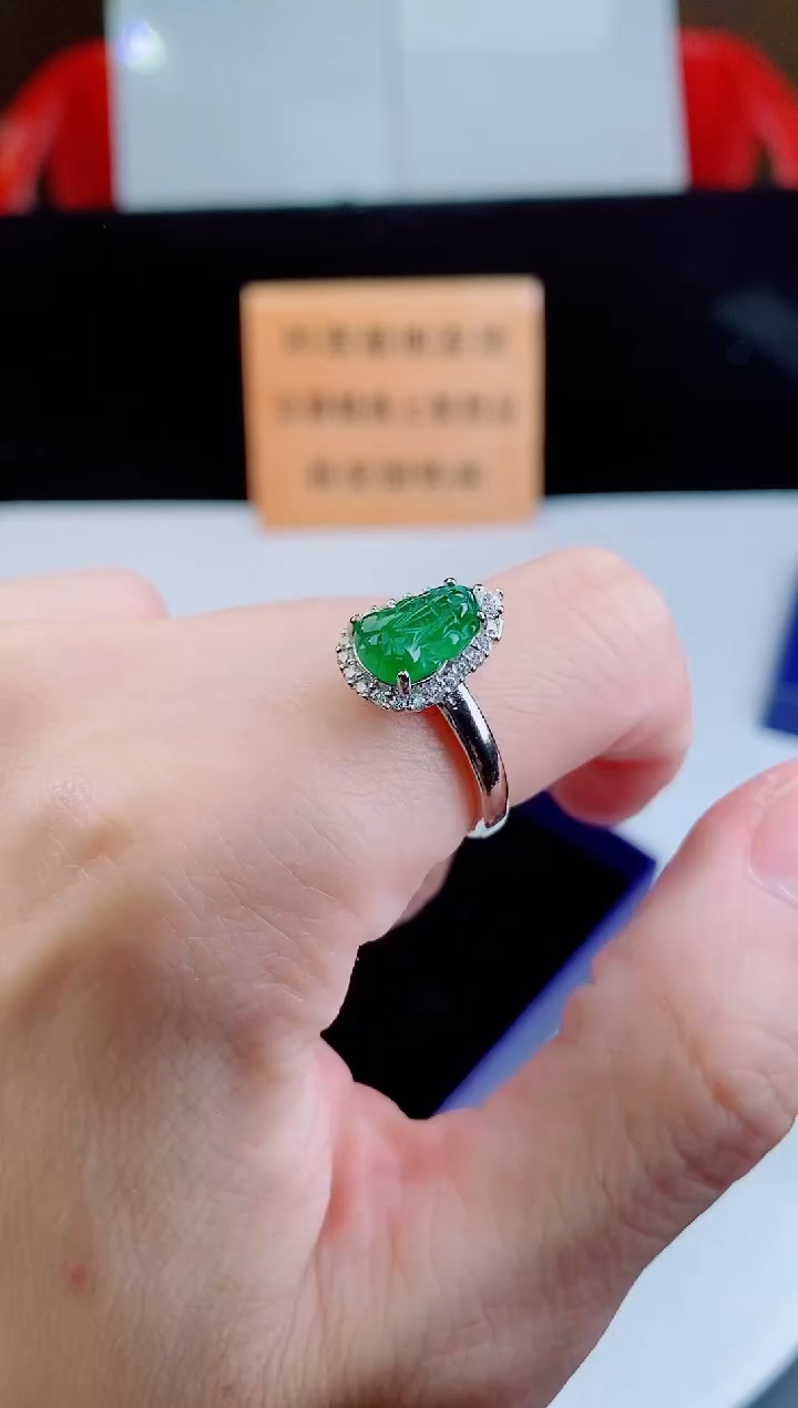 颈饰未镶嵌翡翠·