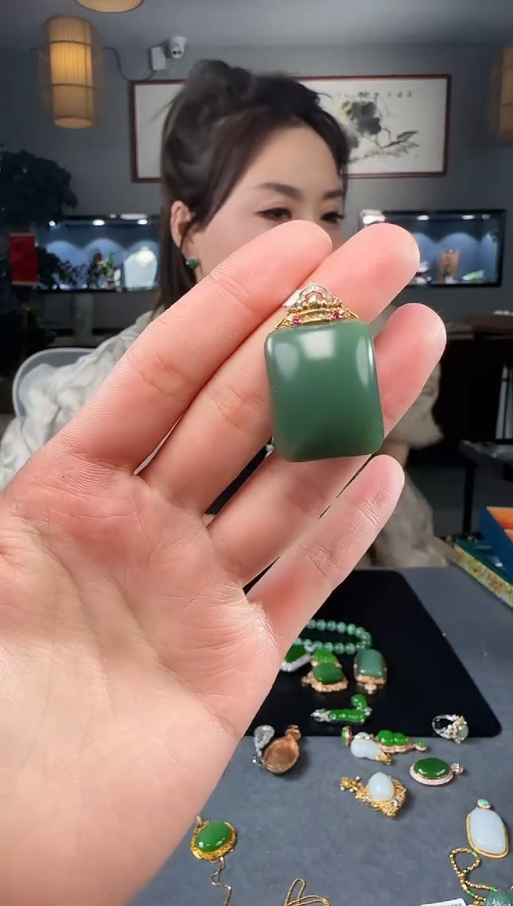 【闪购商品】和田玉吊坠(不含链)18K金镶嵌1