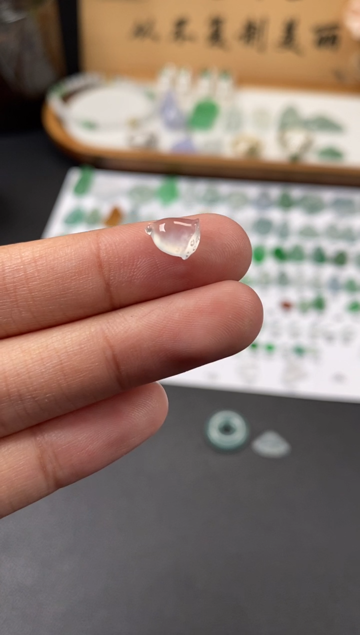 翡翠未镶嵌颈饰翡翠冰种莲蓬