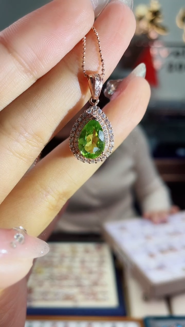 【闪购商品】橄榄石颈饰银S925镶嵌吊坠