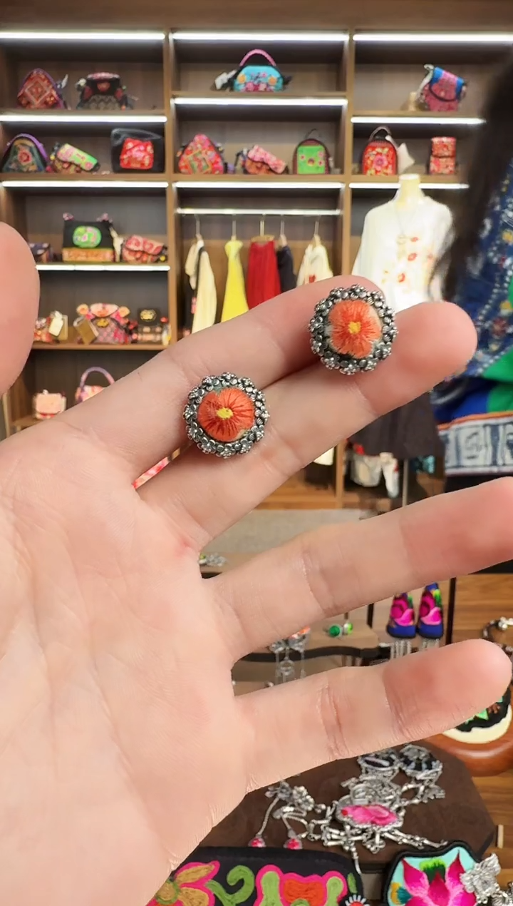 【闪购商品】织绣147蒙阿苏苗绣传承