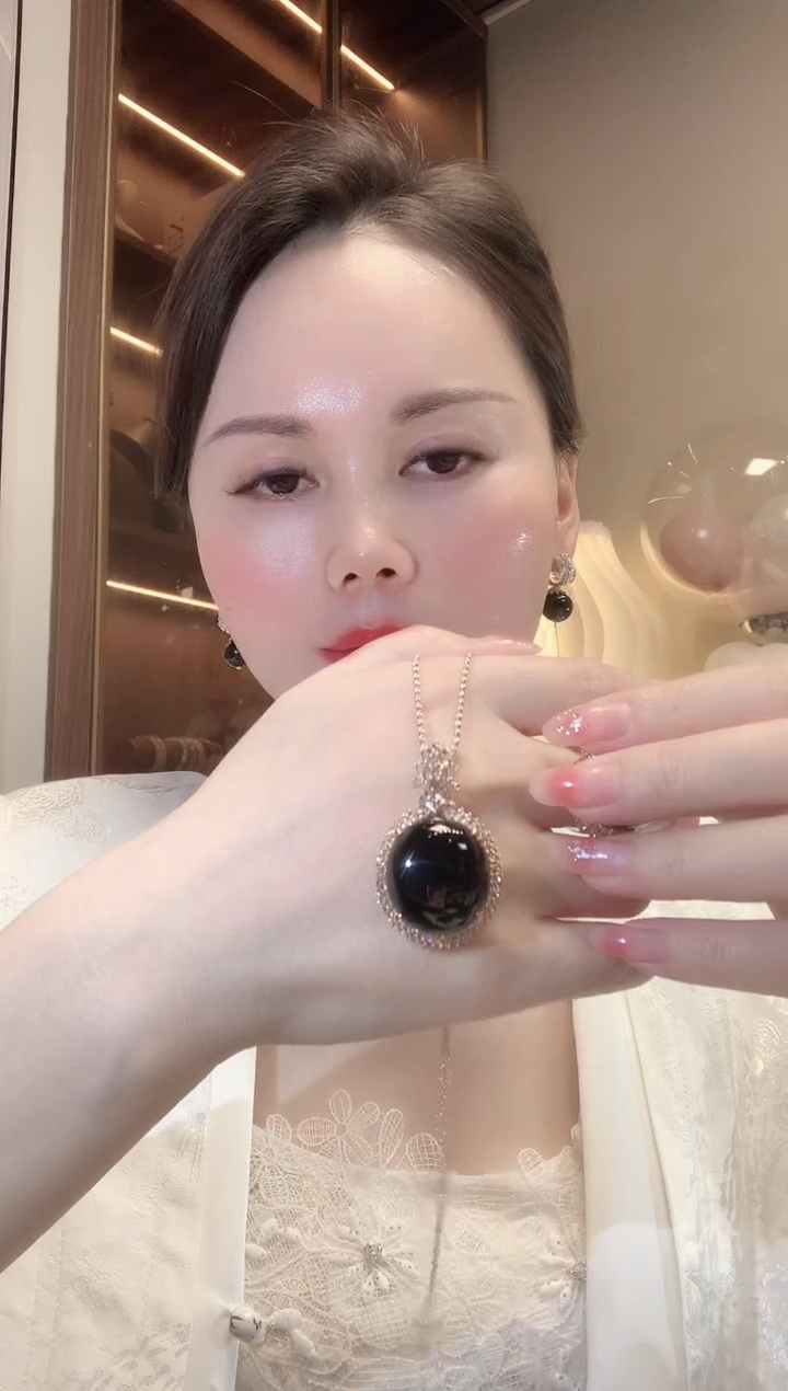 【闪购商品】翡翠吊坠(不含链)18K金镶嵌D12 