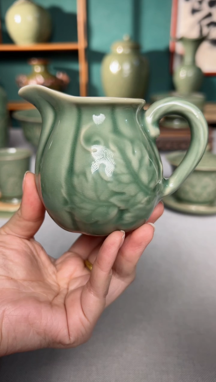 【闪购商品】其他耀州窑青釉瓜棱公道杯