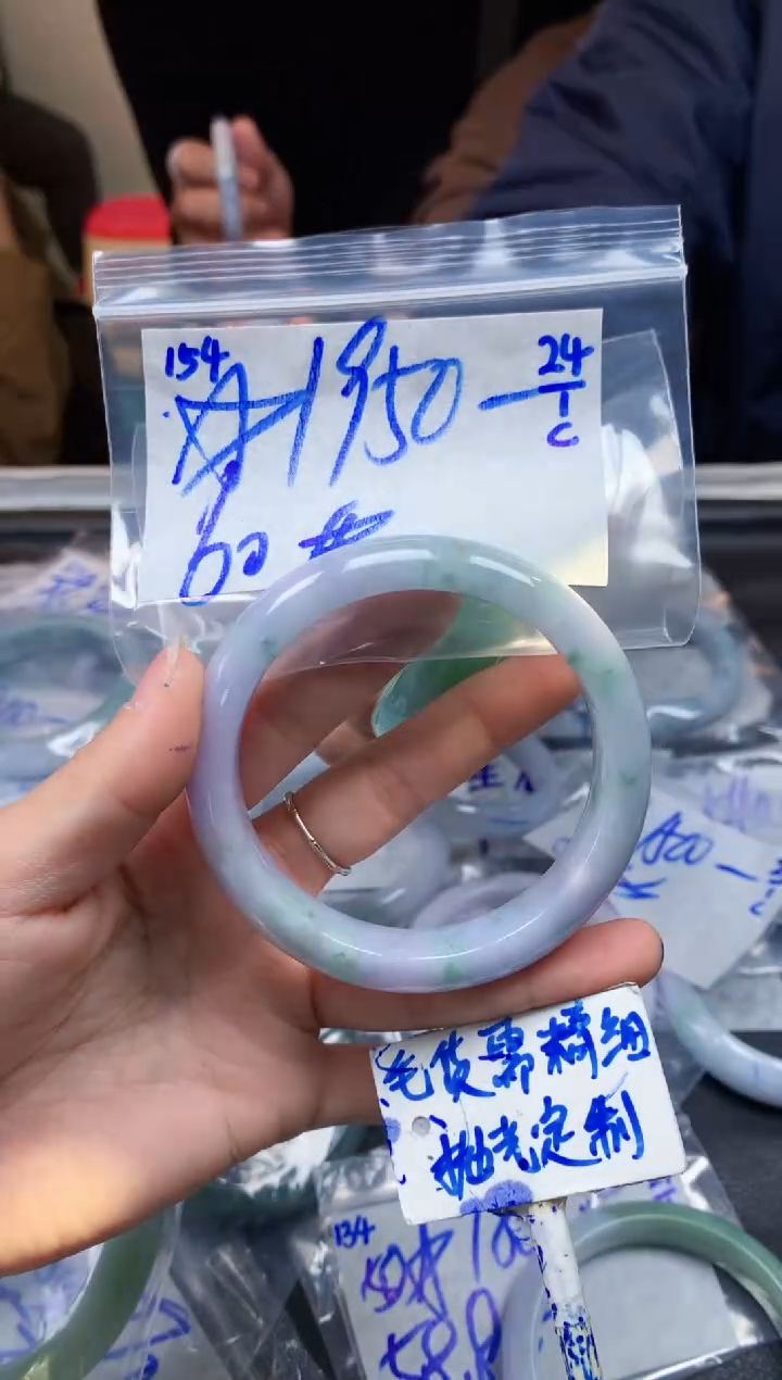 【闪购商品】定制翡翠未镶嵌154毛货需精细抛光手镯多样性拍一发一