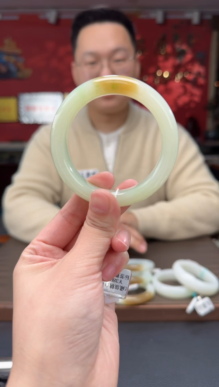 【闪购商品】和田玉.未镶嵌翠青带糖正装镯55