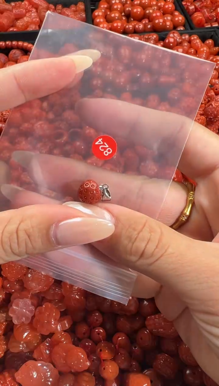 颈饰未镶嵌南红玛瑙1