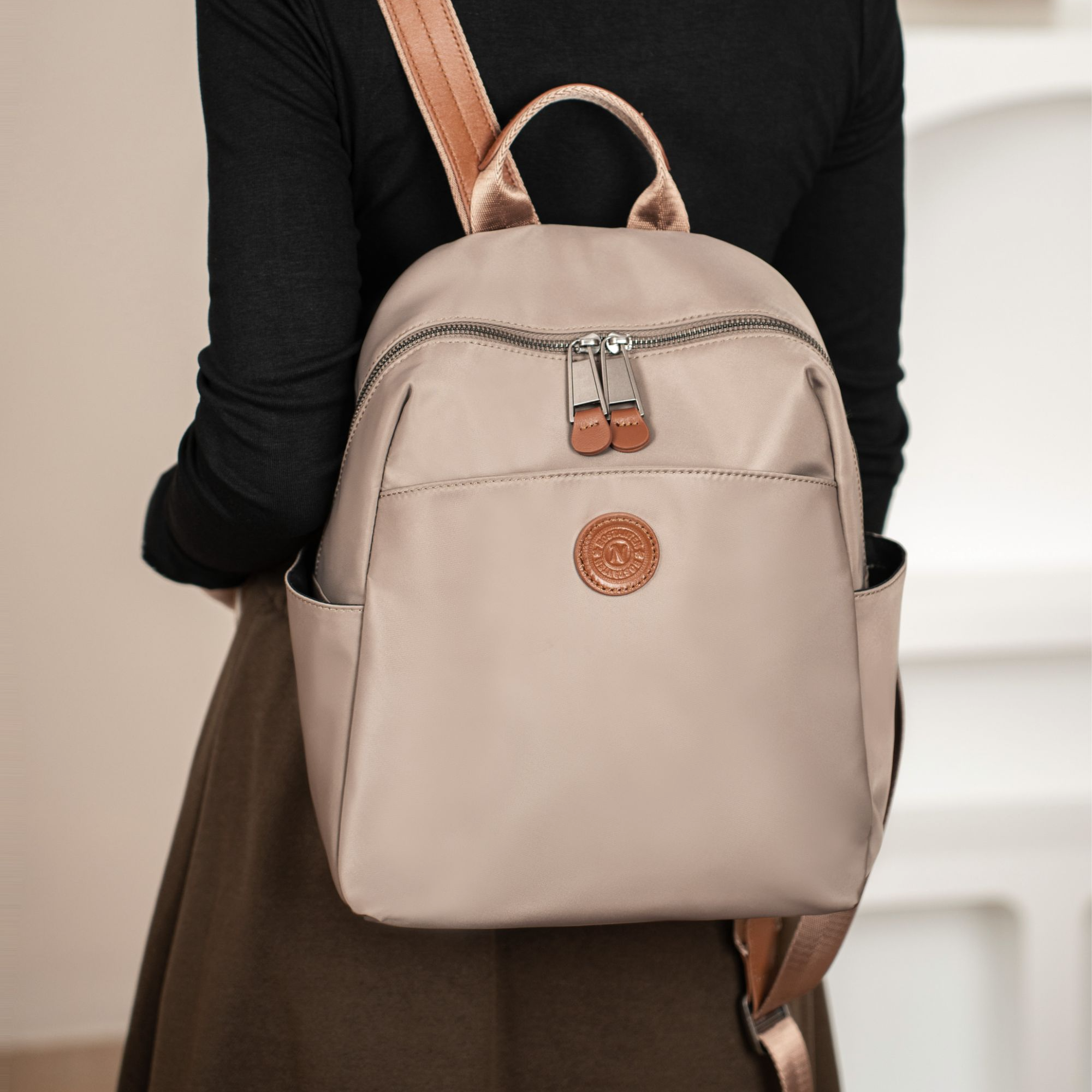 波斯丹顿时尚双肩包通勤旅行大容量女士背包女多隔层BL625391ZB