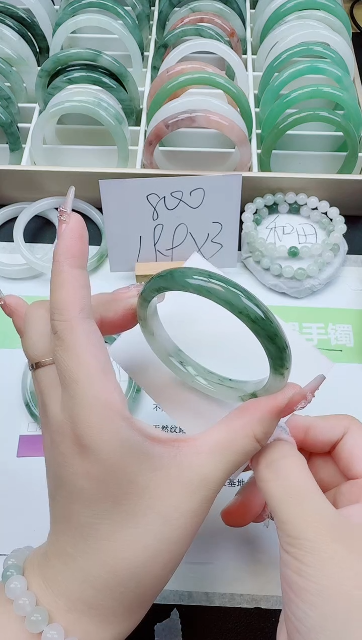 【闪购商品】石英质玉手镯未镶嵌134/55-57圈