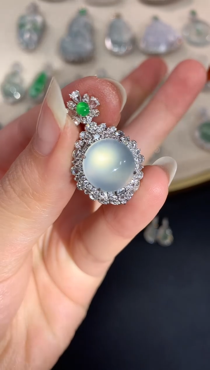 【闪购商品】翡翠吊坠(不含链)18K金镶嵌A7|22999