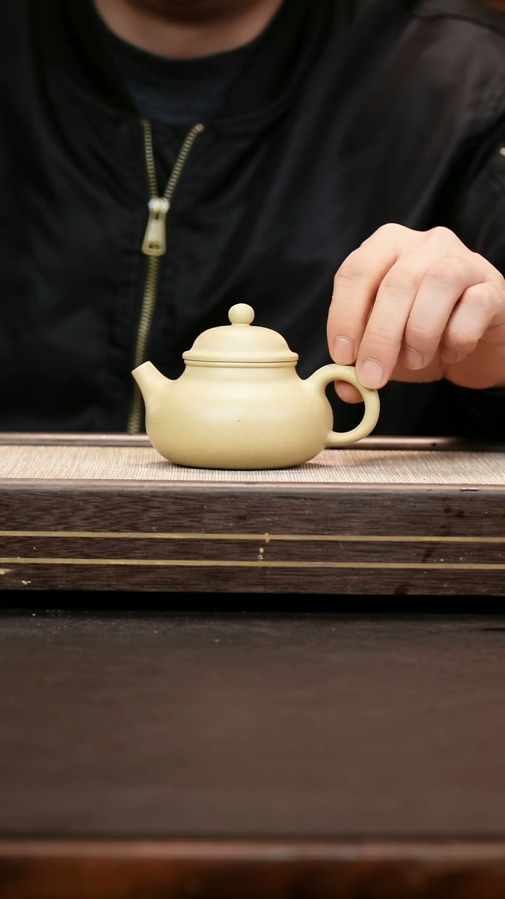 茶壶紫砂原矿本山绿泥 容天壶
