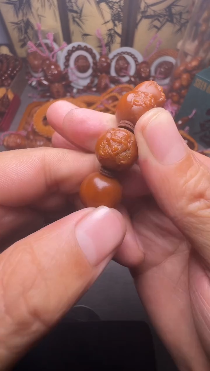 手串橄榄核浮雕财神
