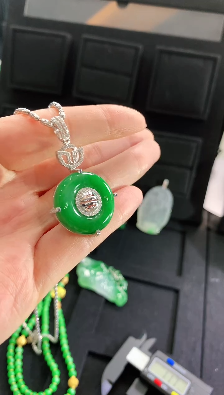 【闪购商品】翡翠吊坠(不含链)18K金镶嵌吊坠