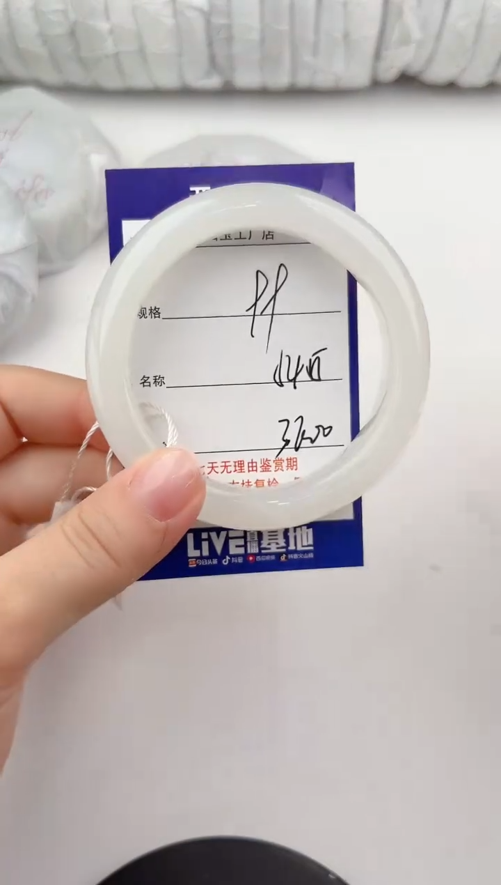 【闪购商品】和田玉手镯未镶嵌99颜色微差无瑕疵