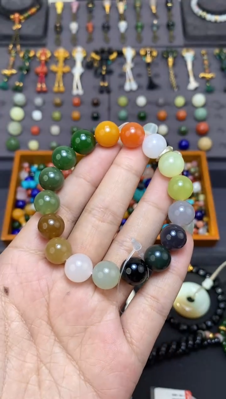 未镶嵌和田玉挂件12mm多宝圆珠手串