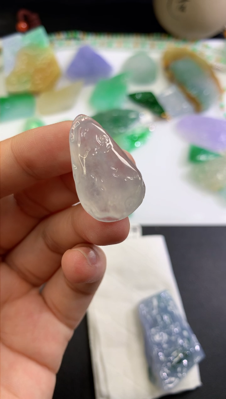 翡翠未镶嵌颈饰  