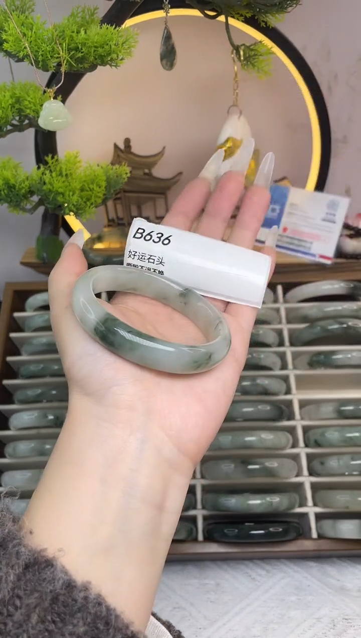 未镶嵌手镯石英质玉B636