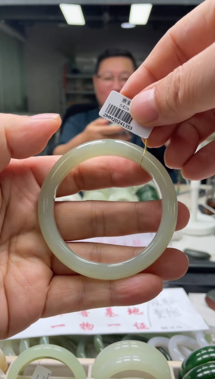 【闪购商品】和田玉手镯未镶嵌编码1353 圈口56-57